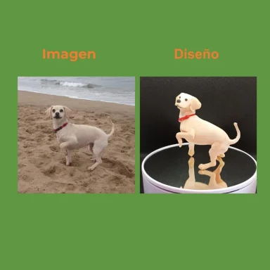 Perro labrador amarillo en la playa y figura de un perro similar sobre un pedestal.